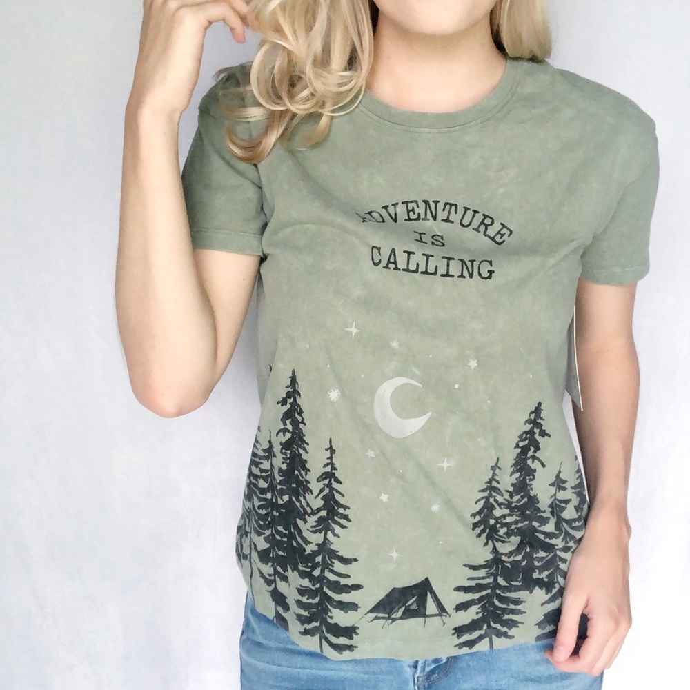 Adventure is Calling‎ NWT Graphic Tee